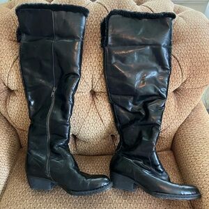 Born black leather boots with cozy lining size 8/39